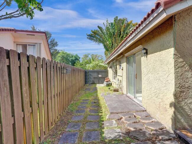 Building Photo - 1257 NW 91st Ave