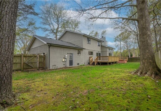 Building Photo - Fully renovated 4BR, 2.5BA home in the highly desired Great Neck Meadows!