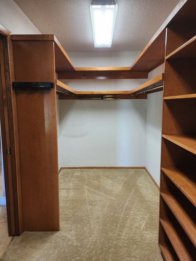 Building Photo - 516 Diamondhead Dr