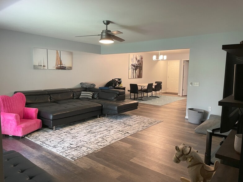 Family Room - 2958 Kentville Dr
