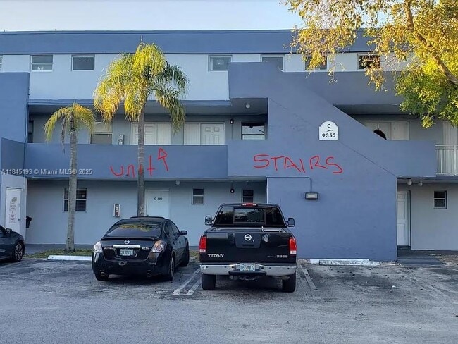 Building Photo - 9355 Fontainebleau Blvd