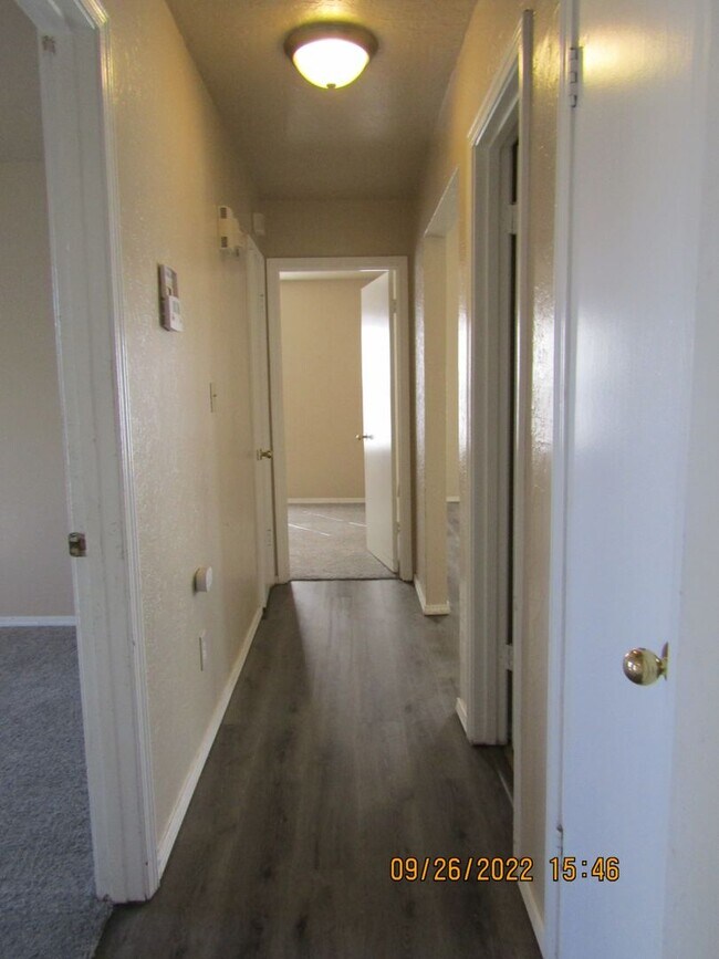 Building Photo - Very nice home located in the Rolling Hill...