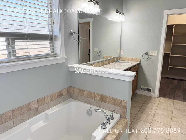 Building Photo - 1097 S Chalkboard Pl