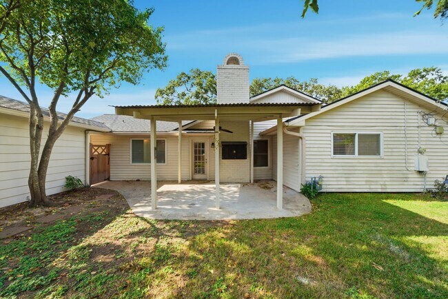 Building Photo - 2502 Hollow Hook Rd