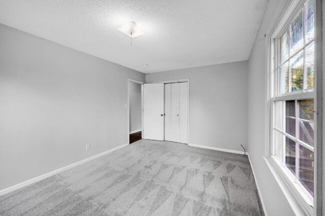 Building Photo - Charming 2-Bedroom Retreat in Spartanburg'...