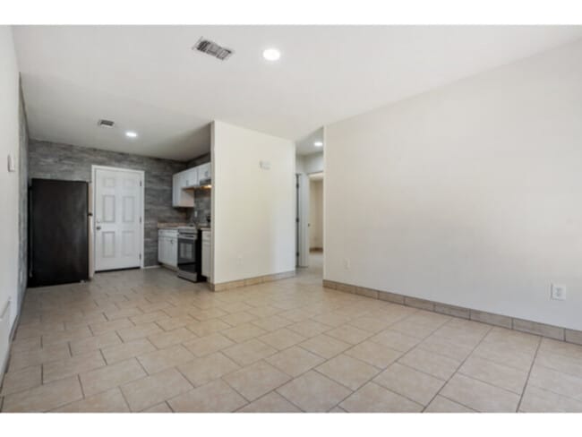 Building Photo - 7145 Pearson Rd