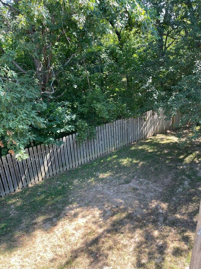Building Photo - Available December 21st! SPACIOUS & PET FR...