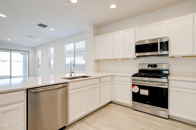 Building Photo - 17032 W El Caminito Dr