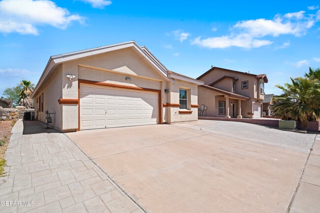 Building Photo - 5477 Francisco Roque Dr