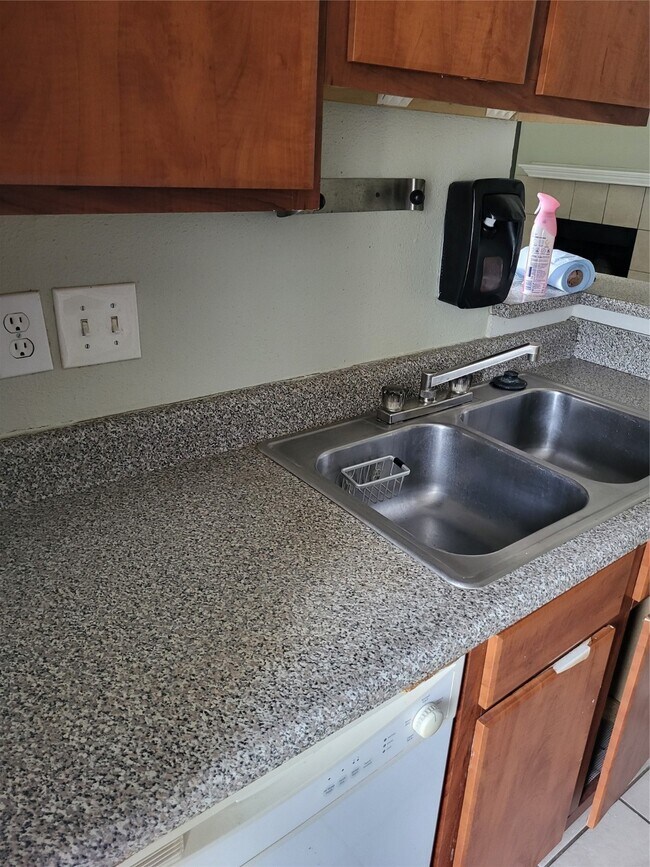 Building Photo - 3506 Cove View Blvd