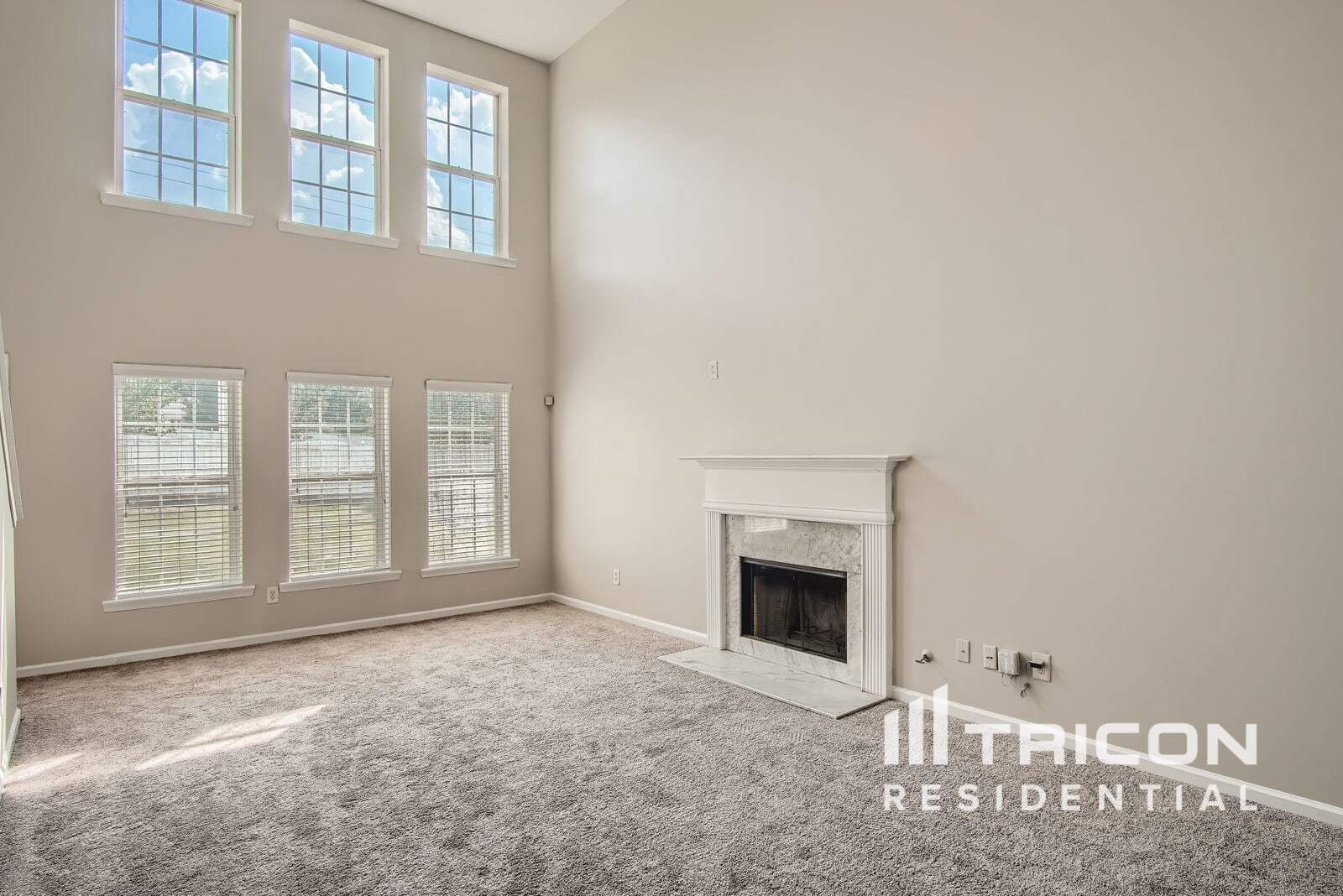 Building Photo - 9582 Lakeview Cir