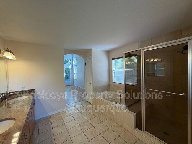 Building Photo - 6517 Glen Oak NE
