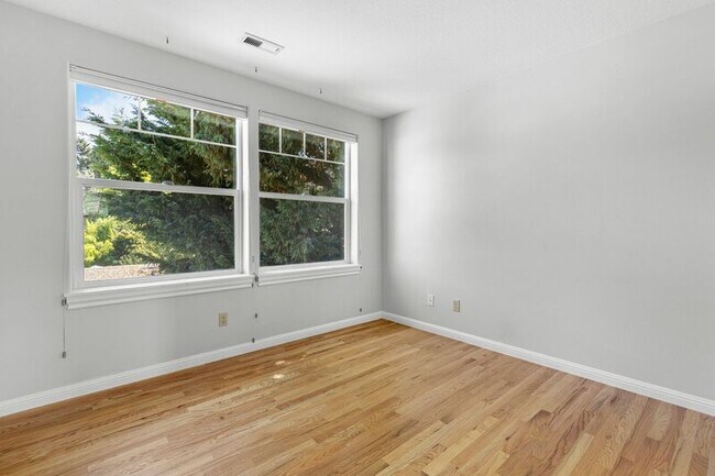 Building Photo - 2529 SE 32nd Ave