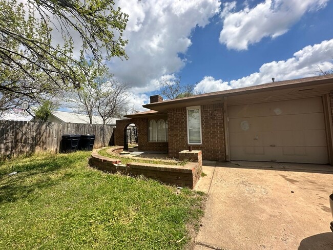 Building Photo - 2 bed unit okc