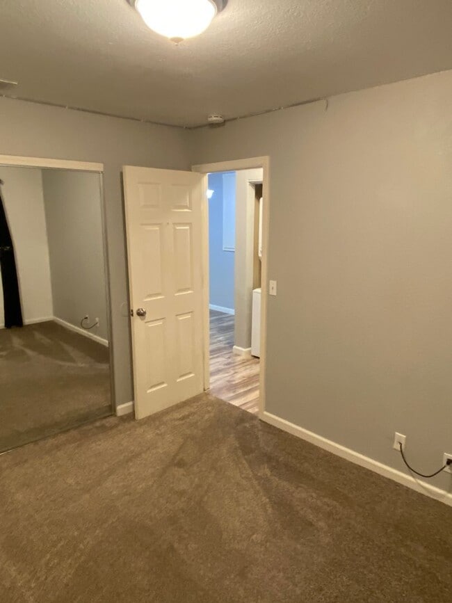 Building Photo - Cozy 3-Bedroom Condo with Washer/Dryer and...