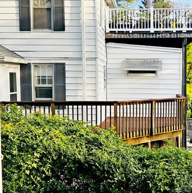 Building Photo - 154 Hudson Terrace