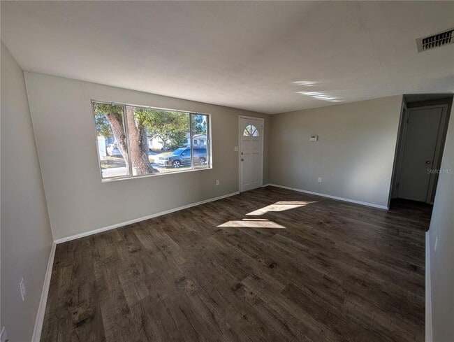 Building Photo - 7201 Rhinebeck Dr