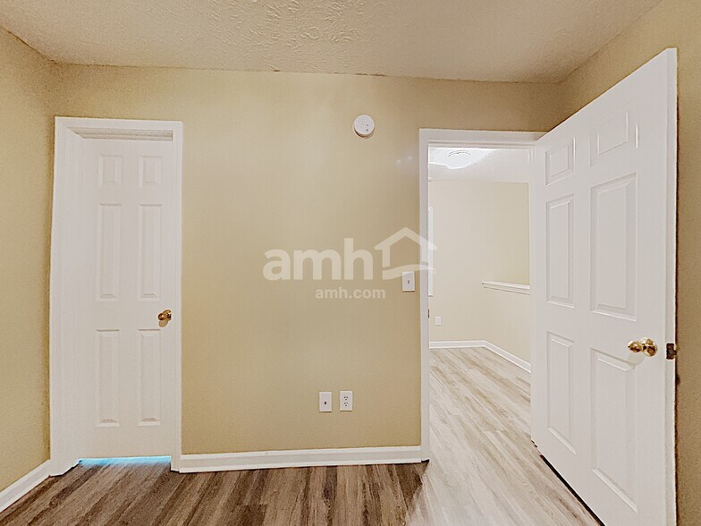 Building Photo - 1410 Dublin Ct