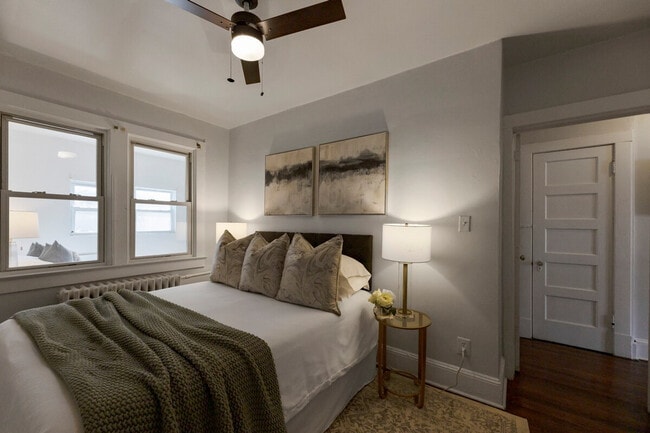 Building Photo - 1701 14th St SE