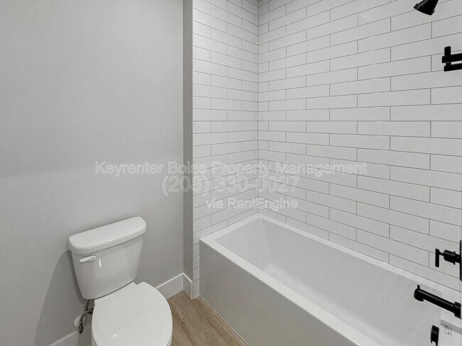 Building Photo - 152 S Koyukuk Ln