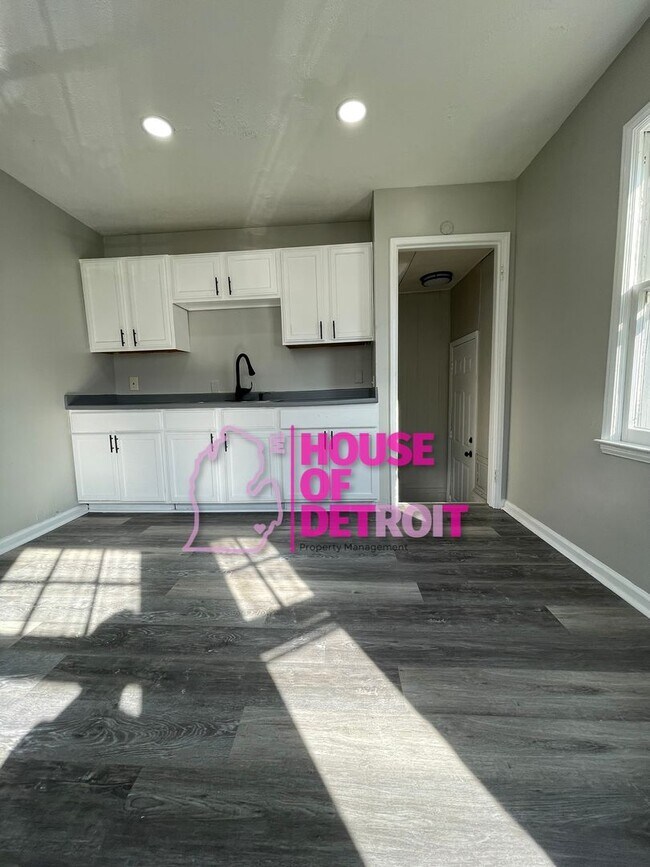 Building Photo - 3 BEDROOM | 1 BATH | FREE PRE SCREEN