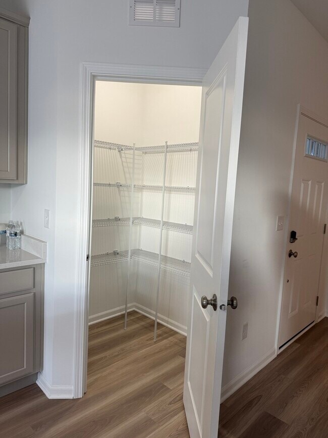 Building Photo - 302 Kingsport Dr