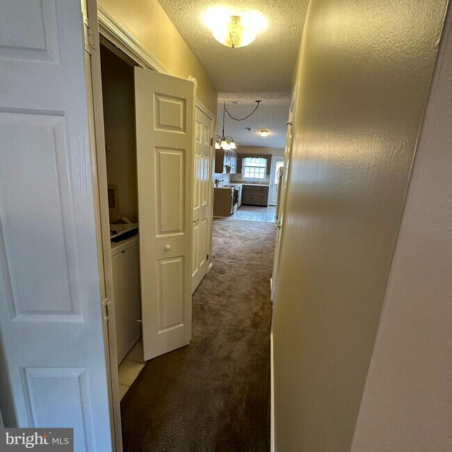 Building Photo - 359 Stonegate Ct