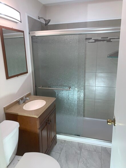 Bathroom 1 - 618 reppert street
