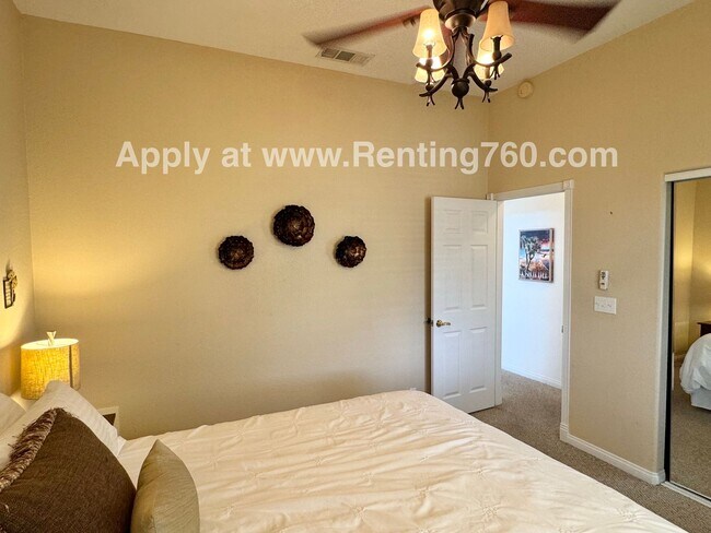 Building Photo - Incredible City Views In Western Hills Est...