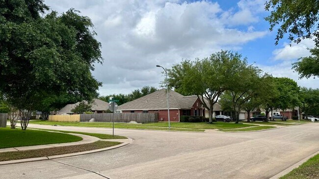 Building Photo - 7510 Golden Thistle Ln