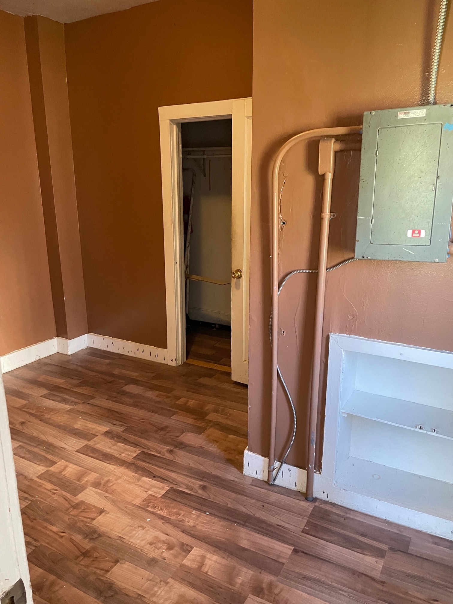 Building Photo - 731 E 5th St