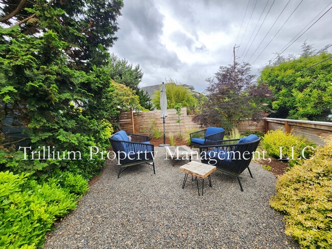 Building Photo - 5935 N Concord Ave