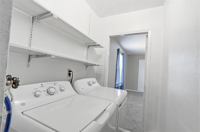 Building Photo - 1203 Valerie Ave