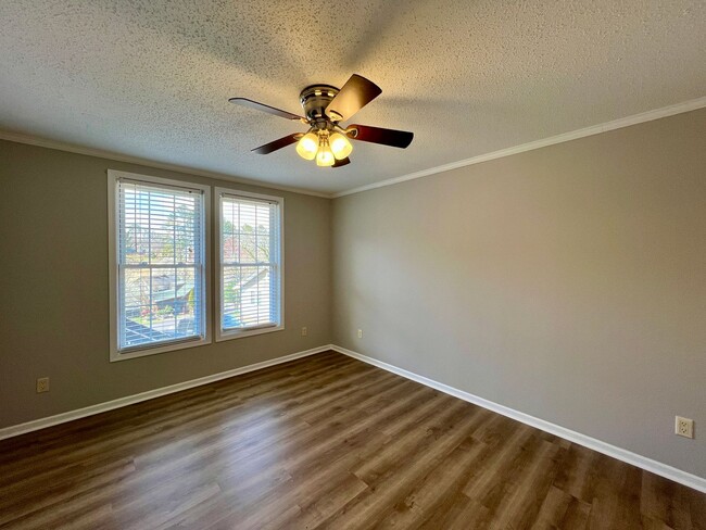 Building Photo - 3-Bed, 2-Bath home in N. Asheville!