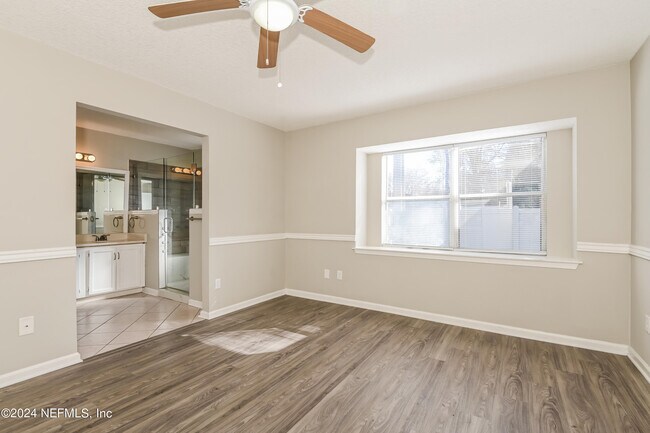 Building Photo - 3399 Charmont Dr
