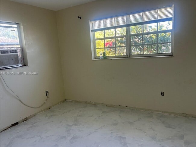 Building Photo - 15020 NE 6th Pl