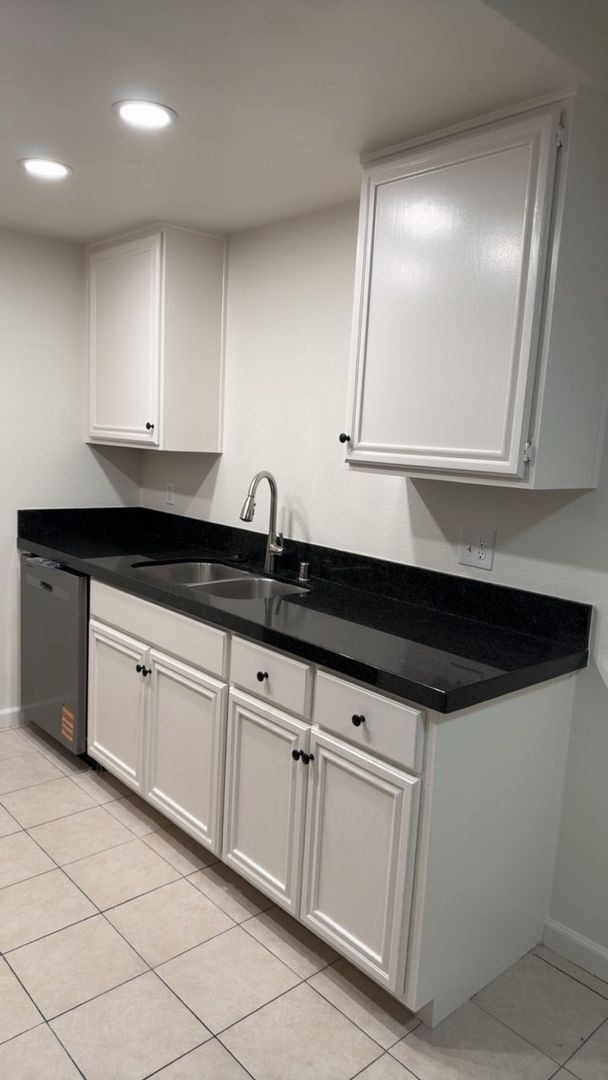 Building Photo - ALS-1150-GROVE AVENUE