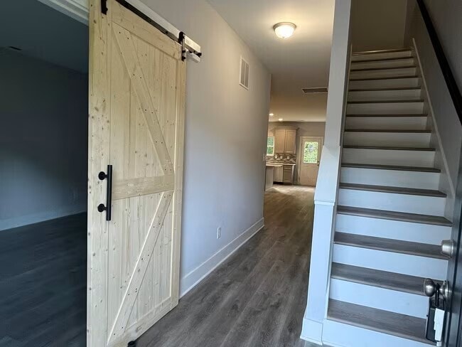 Building Photo - 1040 McLain Rd