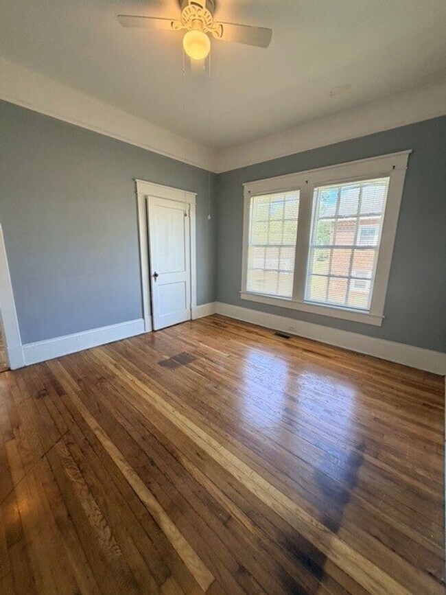 Building Photo - 312 Sirrine St