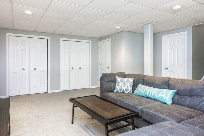 Building Photo - 961 W Spencer Ct