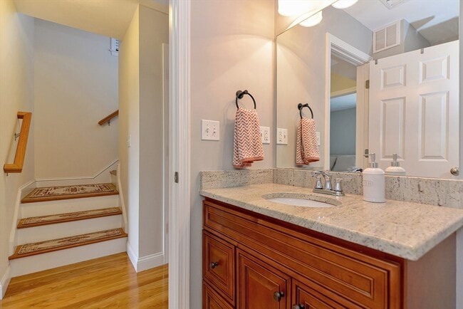 Building Photo - 28 Richardson St