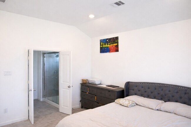 Building Photo - 9639 Lily Vis Ln