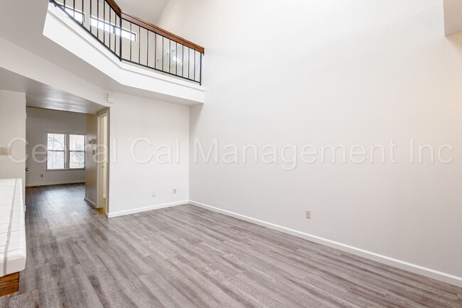 Building Photo - 3 Bedroom/2.5 Bath Townhome - $1995 per mo...