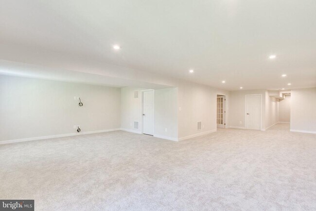 Building Photo - 2183 Hemlock Bay Rd