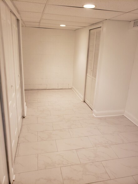 Building Photo - 2142 Rugen Rd