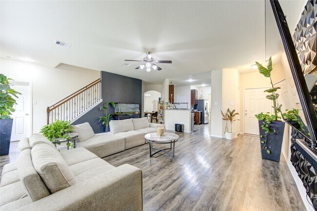 Building Photo - 3330 Madison Elm St