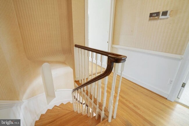 Building Photo - 513 Cathedral Dr