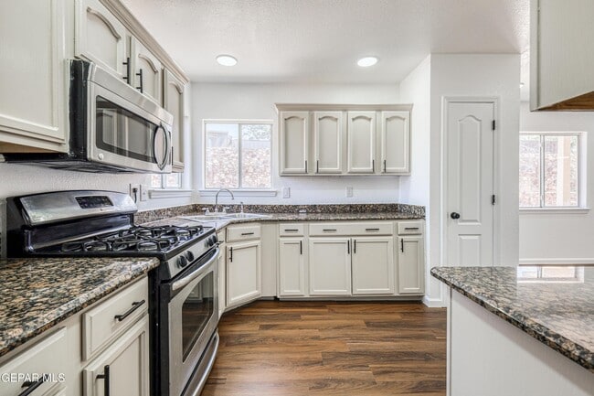 Building Photo - 7600 Plaza Redonda Dr