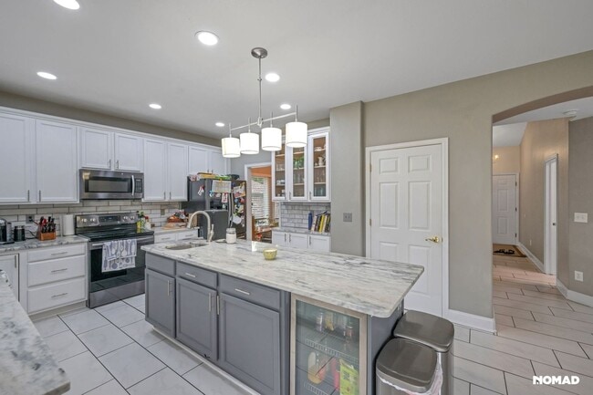 Building Photo - 1321 S Lansing Ct