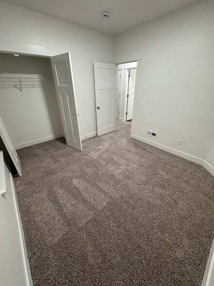 Room 2 - 874 N Hemsworth Way